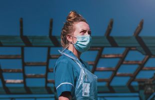 Fin de l’état d’urgence sanitaire : les syndicats dénoncent l’attitude autoritaire du gouvernement