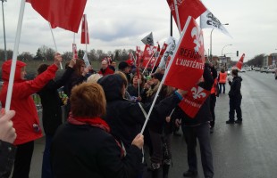 Manifestation contre l’austérité à l’Institut universitaire en santé mentale de Montréal
