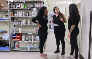 Les assistant-es techniques seniors en pharmacie (ATSP) subissent la crise du réseau