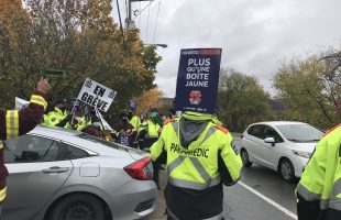 Comité d’accueil des paramédics de la CSN pour le ministre Christian Dubé à Beloeil