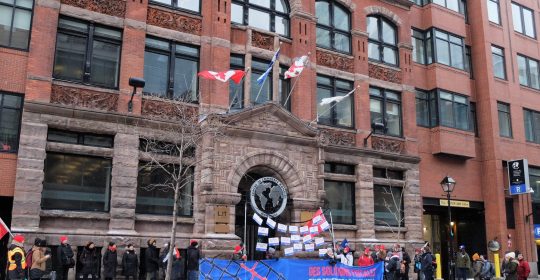 Budget du Québec : la Coalition Main Rouge rappelle l’urgence de renforcer le filet social