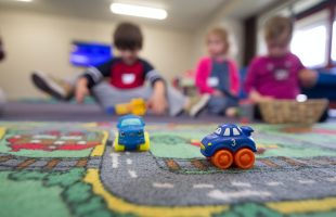Petite enfance : le plus gros syndicat du secteur réclame des places de qualité et subventionnées