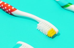 Brossage de dents en CPE et en milieu familial: un programme contre-productif selon la FSSS-CSN