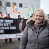Les grévistes d’Urgences-santé traversent le pont à la rencontre de Christian Dubé